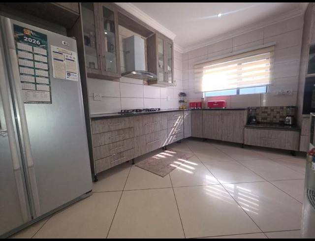4 BEDROOM HOUSE FOR SALE IN SOUTH CREST
